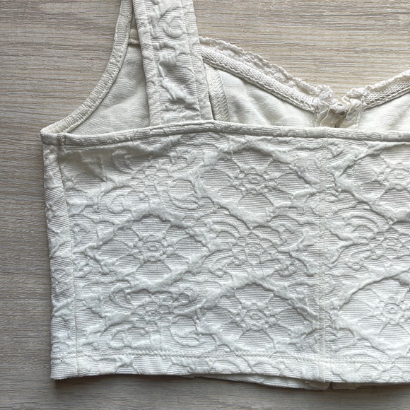 UO Front-Clasp Crop - Picture 7 of 12